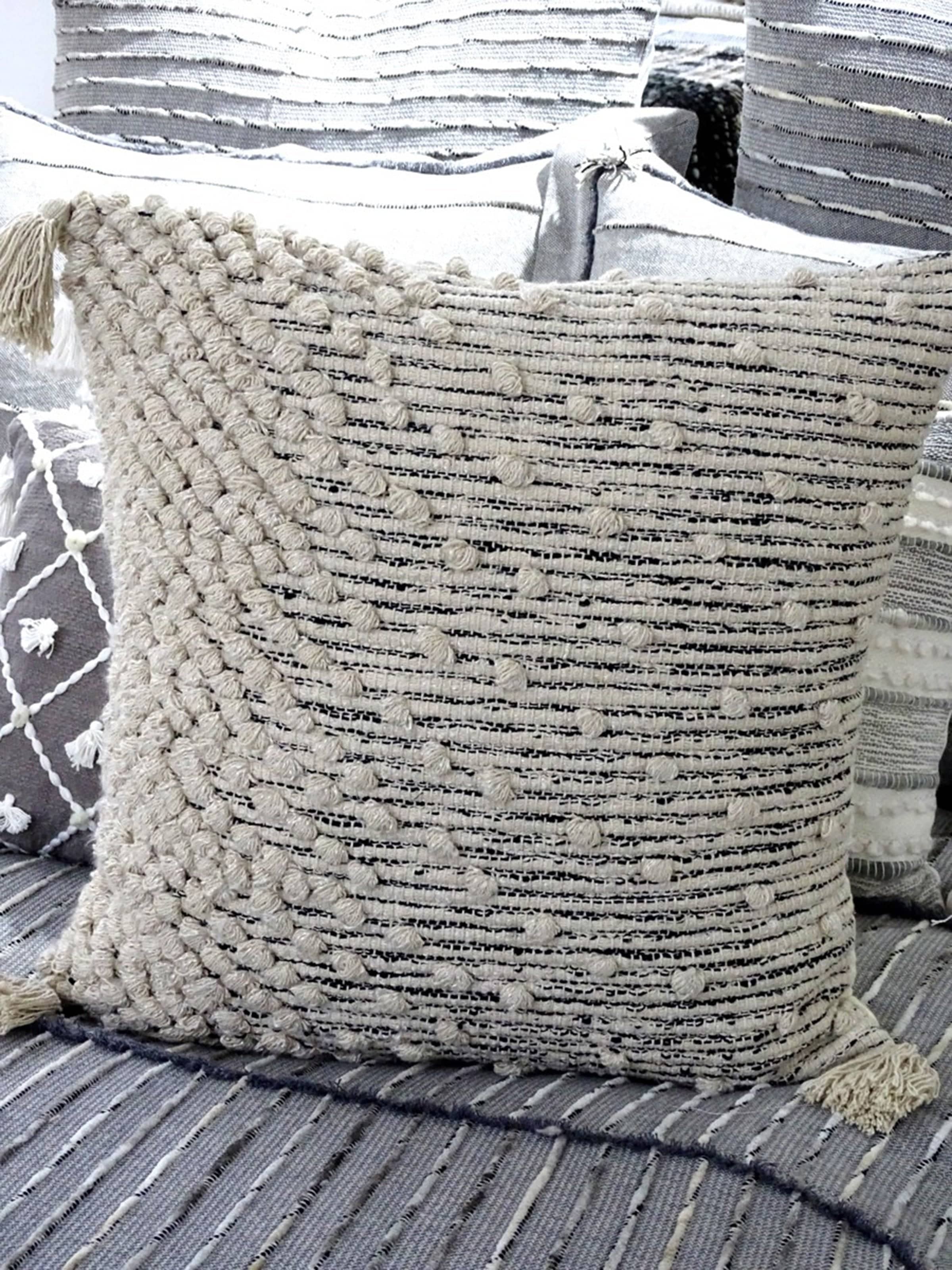 Gold Juniper Home & Garden Beige Woven Throw Pillow Set